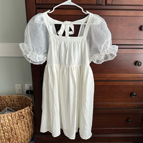 entro Dresses & Skirts - Entro sheer sleeve mini dress